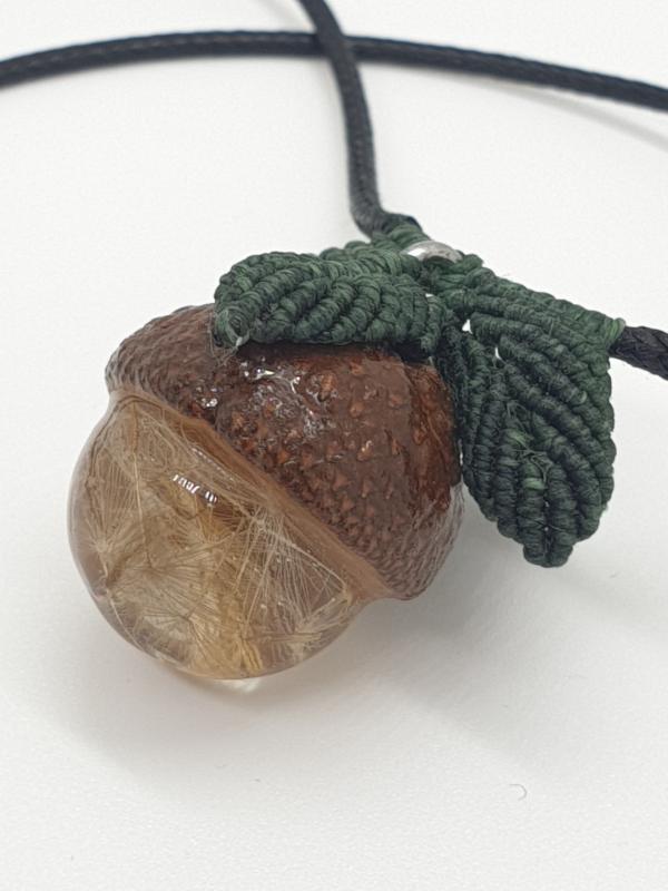 Pendentif résine époxy gland fleur pissenlit fil micromacramé 0.5mm 