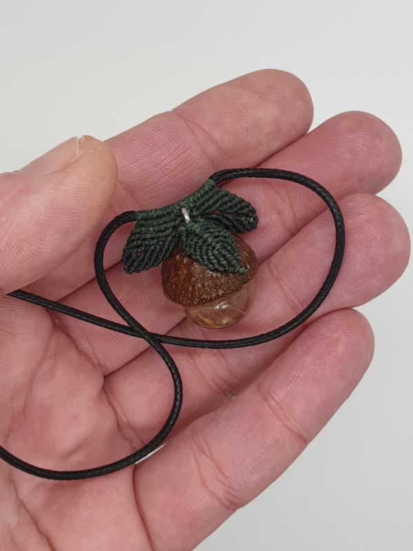Pendentif résine époxy gland fleur pissenlit fil micromacramé 0.5mm 