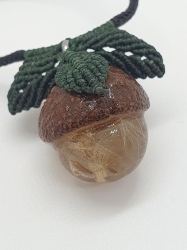 Pendentif résine époxy gland fleur pissenlit fil micromacramé 0.5mm 