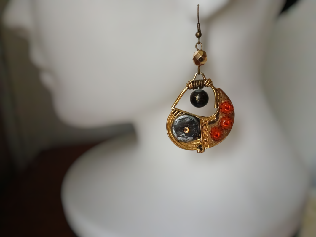 Boucles d'oreilles '' upcycling '' dépareillées _ modèle unique