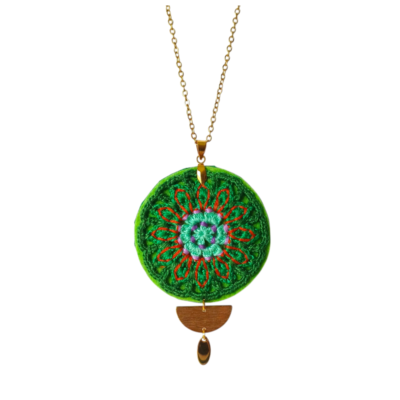 Collier '' ELOWEN '' crochet et pampilles