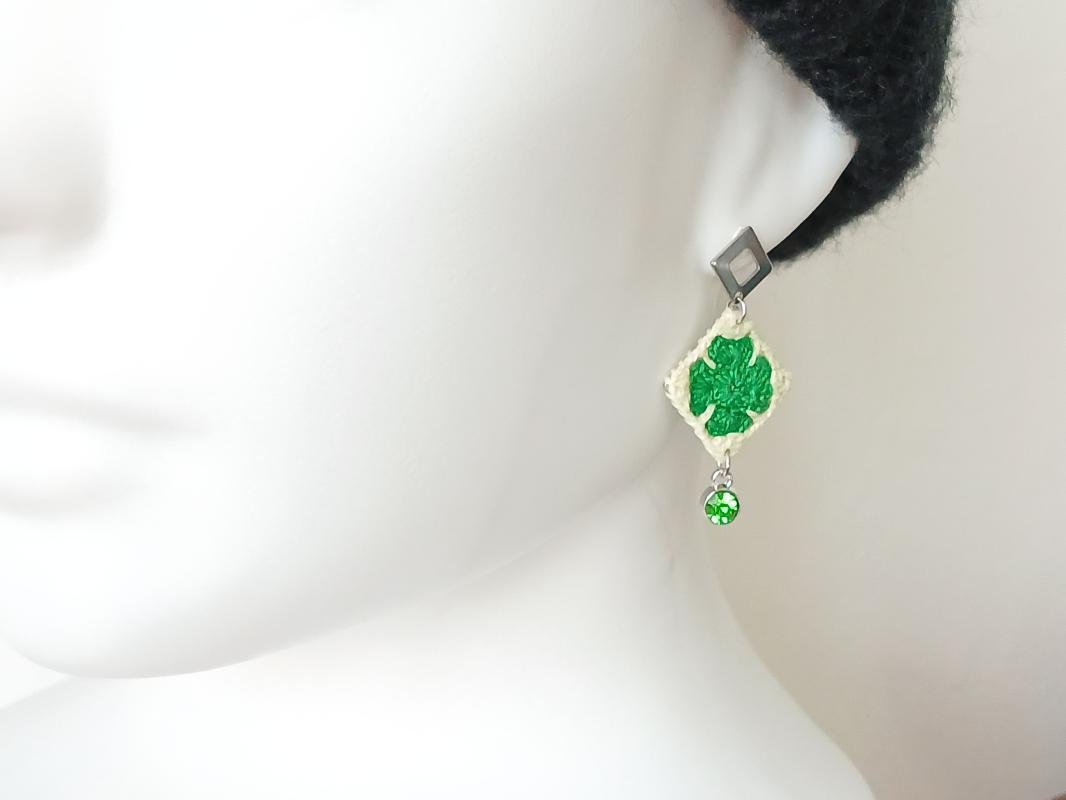 Boucles d'oreilles '' Apila '' Modèle trèfle