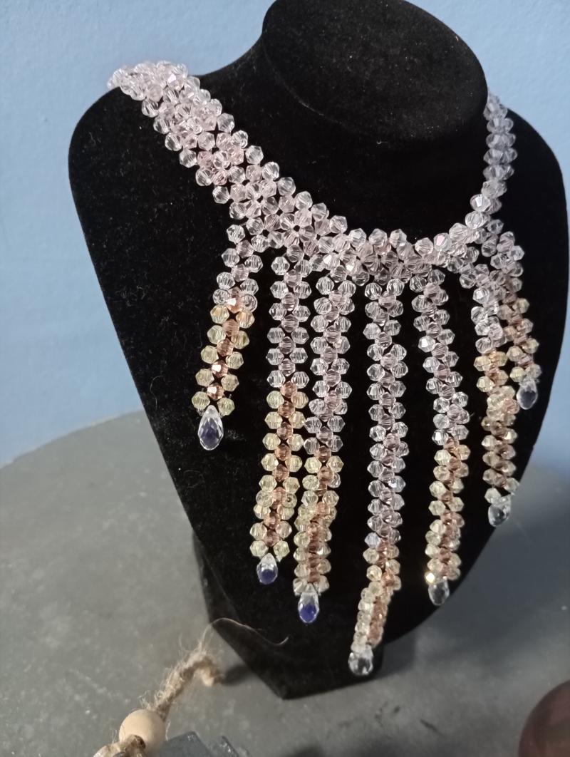 Magnifique collier cascade de cristal 