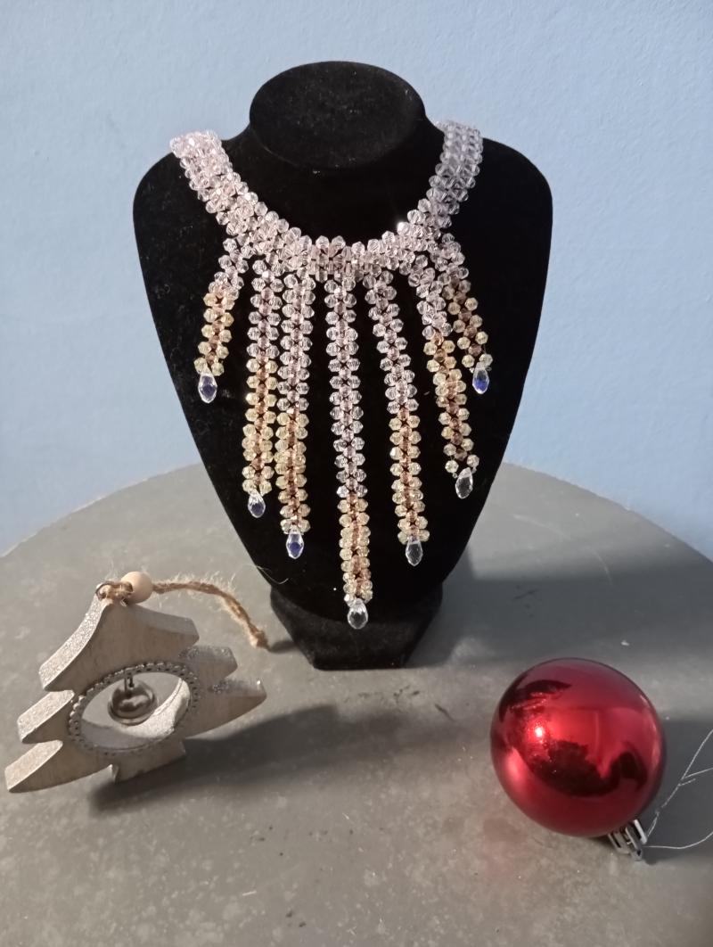 Magnifique collier cascade de cristal 
