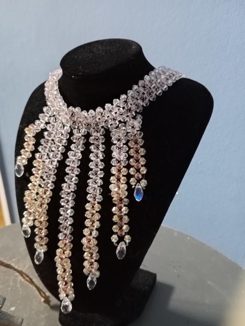 Magnifique collier cascade de cristal 